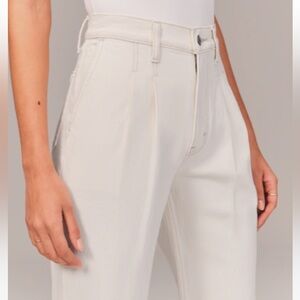 Abercrombie 90s Relaxed High Rise Jean